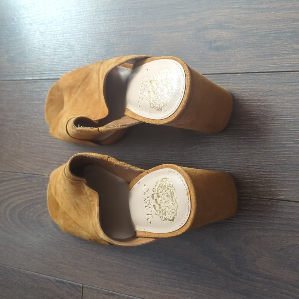 Vince Camuto Mustard Sandal - Picture 6 of 10